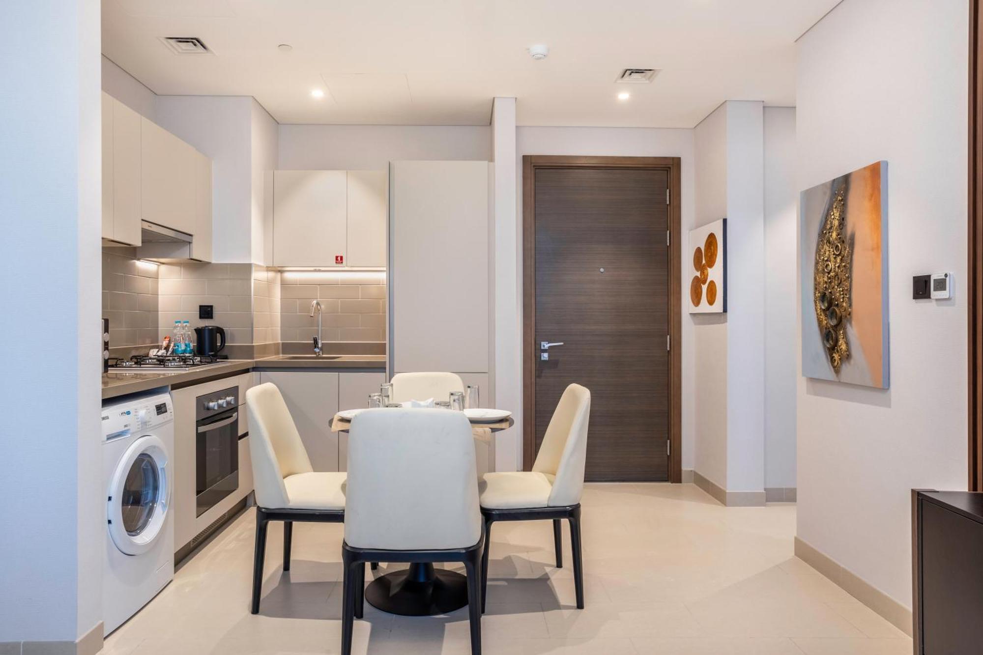 STAY Stunning 1 Bedroom Holiday Home Near Burj Khalifa Dubai Exteriör bild