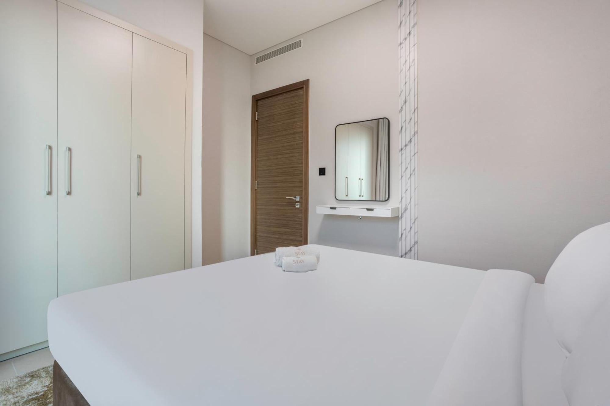 STAY Stunning 1 Bedroom Holiday Home Near Burj Khalifa Dubai Exteriör bild