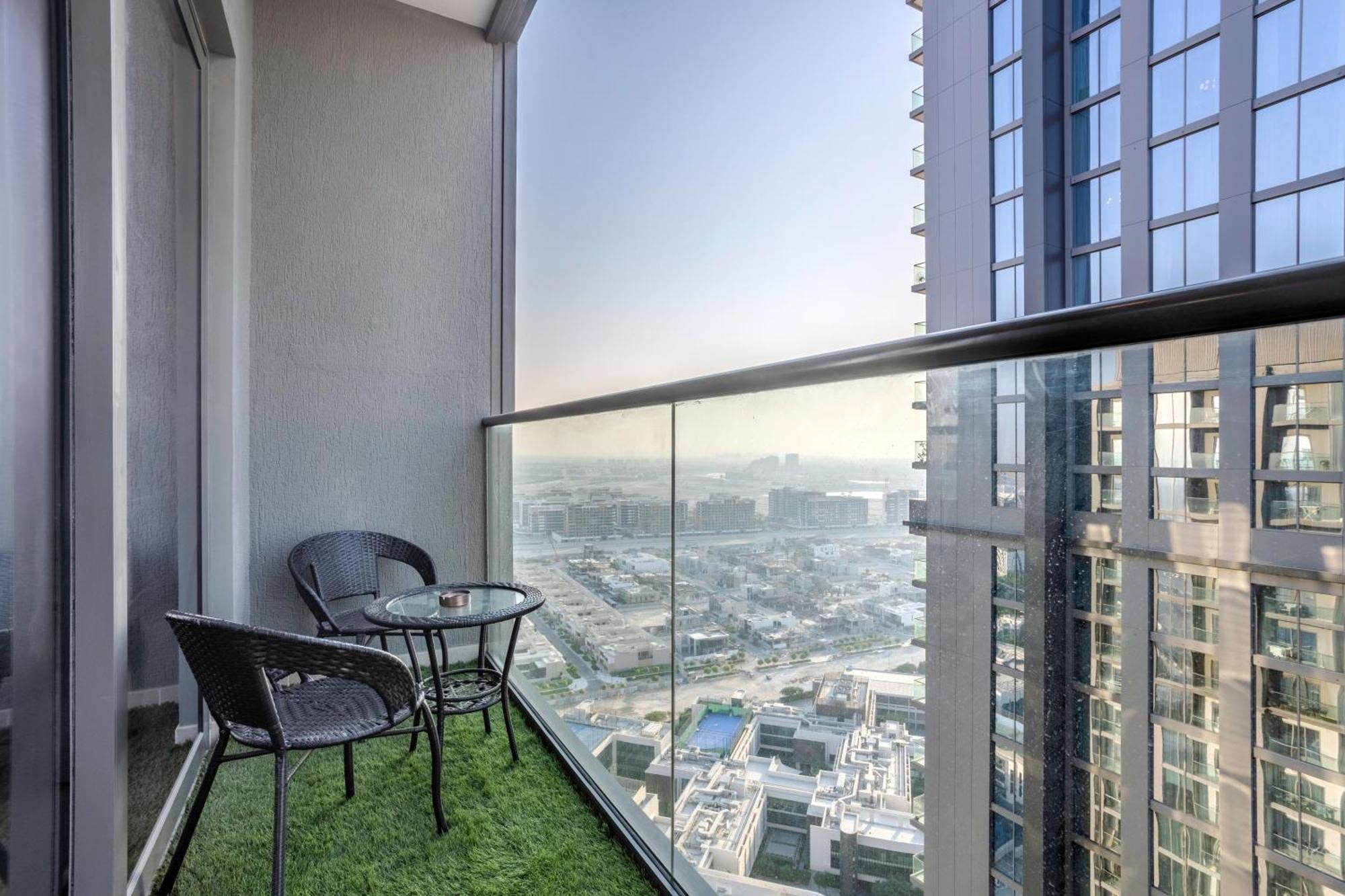 STAY Stunning 1 Bedroom Holiday Home Near Burj Khalifa Dubai Exteriör bild