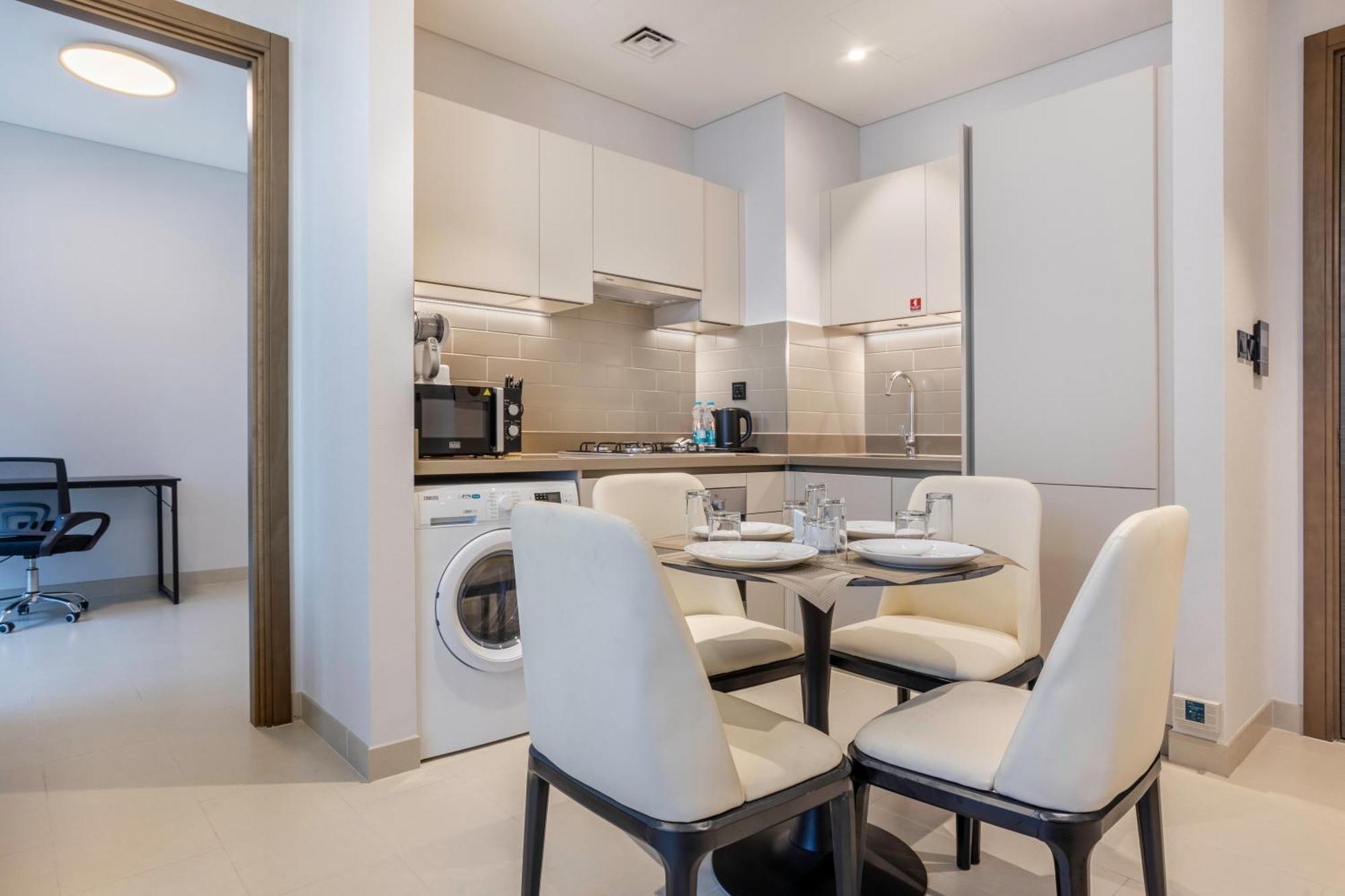 STAY Stunning 1 Bedroom Holiday Home Near Burj Khalifa Dubai Exteriör bild